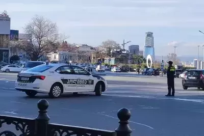 Спецназ разгоняет акцию протеста у здания парламента Грузии